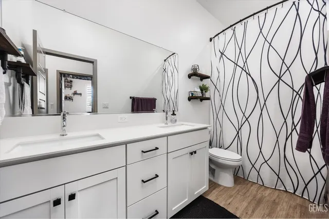 $565,000 | Undisclosed Address, Shafter, CA 93263