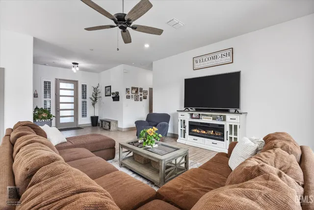 $565,000 | Undisclosed Address, Shafter, CA 93263