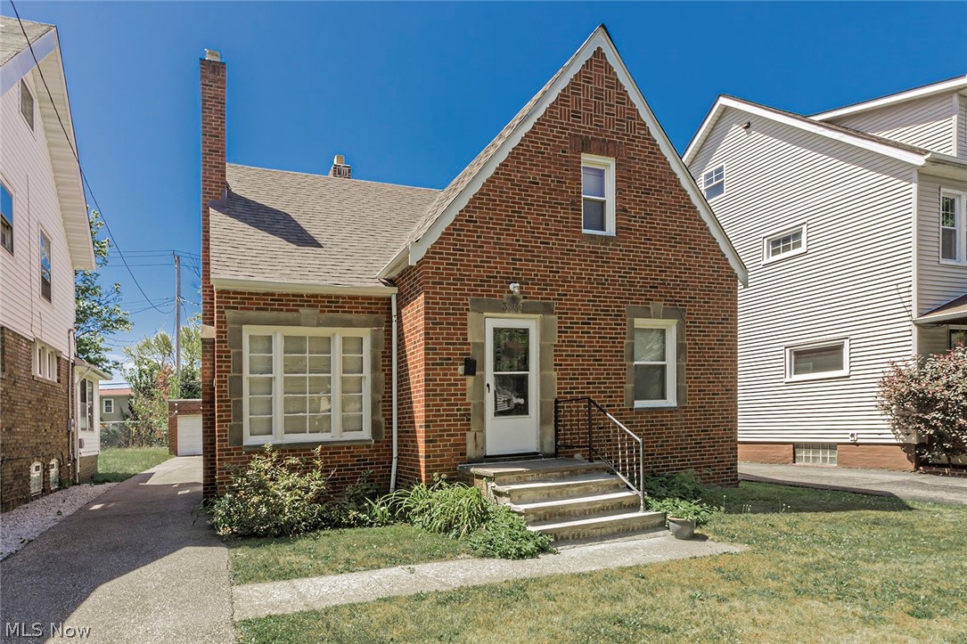 3266 Yorkshire Road Cleveland, OH 44118 - Photo 2 of 34