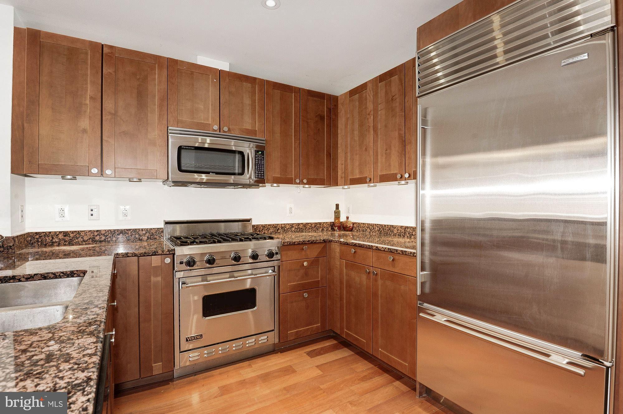 2425 L Street Northwest, Unit 635 Washington, DC 20037 - Photo 10 of 38 Viking gas Range; SubZero refrigerator
