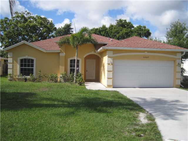 1007 Bermuda Avenue Fort Pierce, FL 34982 - Photo 1 of 1 Primary Photo
