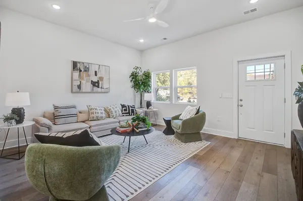 $2,195 | 5739 North Murray Avenue, Unit 1, Hanahan, SC 29410