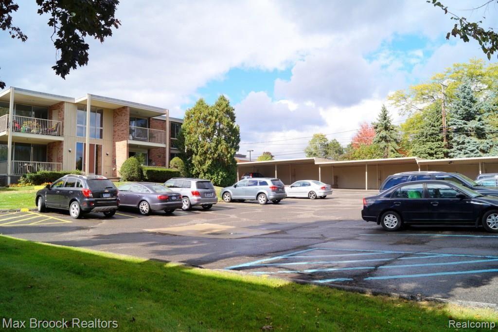 4041 West Maple Road, Unit 201 Bloomfield Hills, MI 48301 - Photo 16 of 16 16.JPG