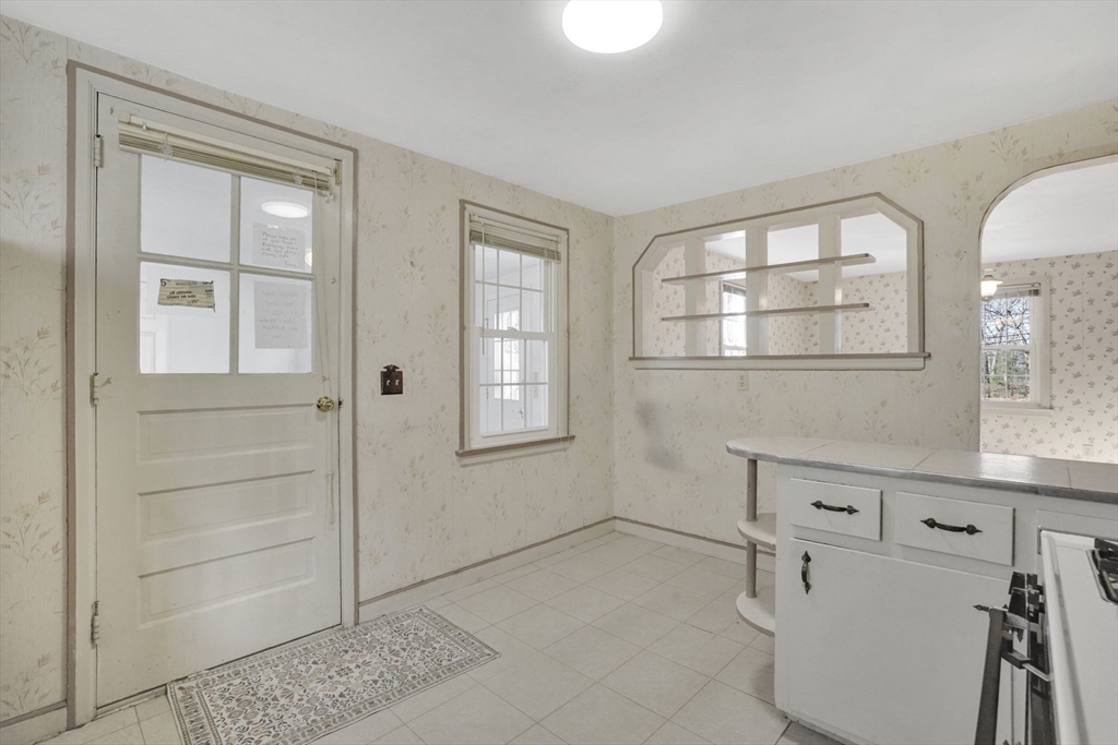 865 South Branch Parkway Springfield, MA 01118 - Photo 11 of 35