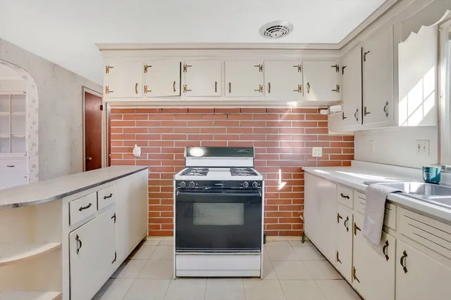 $265,000 | 865 South Branch Parkway, Springfield, MA 01118