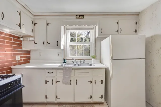 $265,000 | 865 South Branch Parkway, Springfield, MA 01118