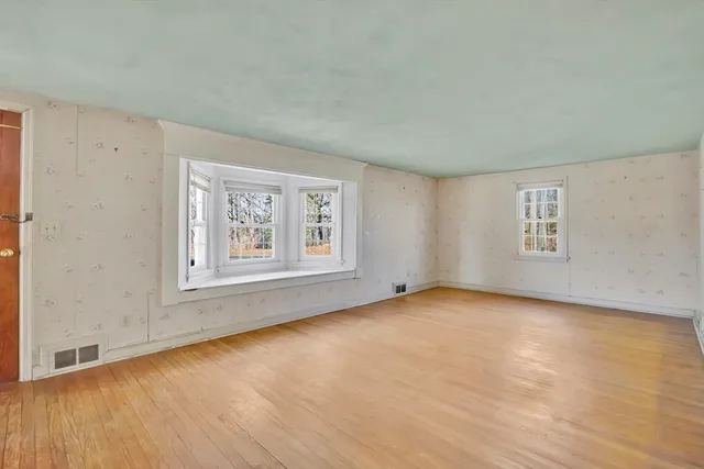 $265,000 | 865 South Branch Parkway, Springfield, MA 01118