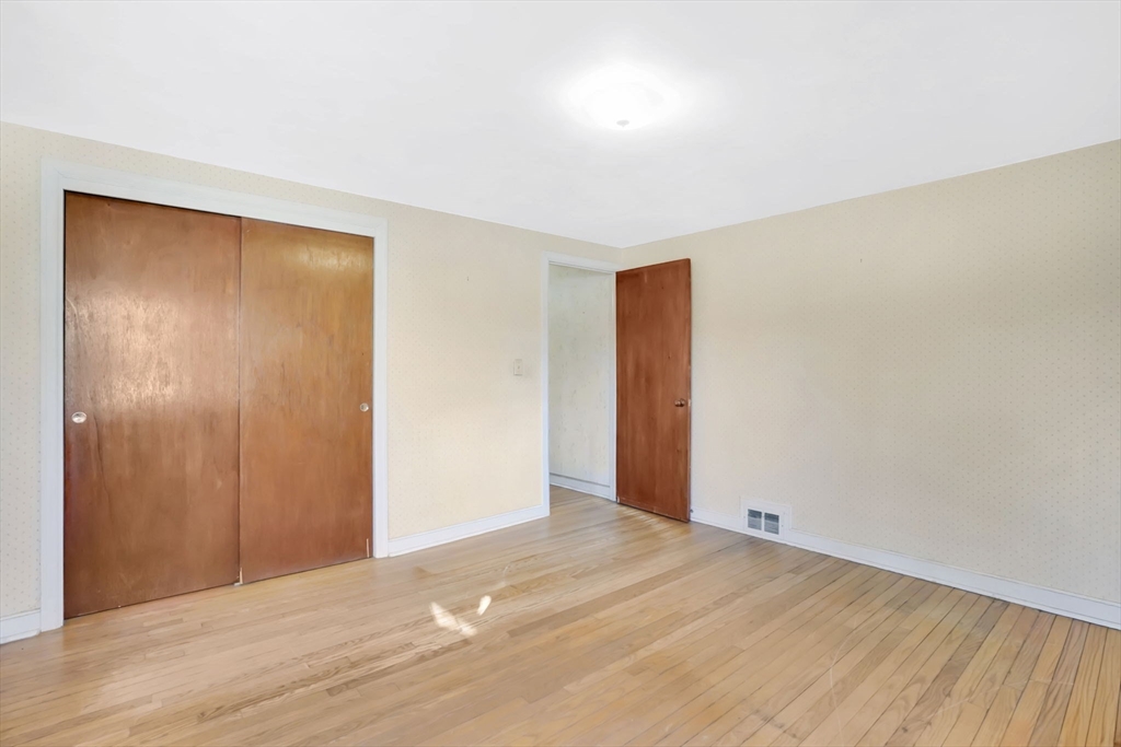 865 South Branch Parkway Springfield, MA 01118 - Photo 22 of 35 a view of an empty room