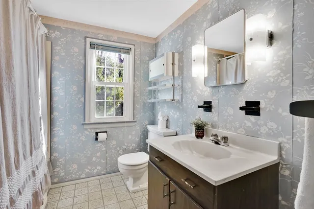 $265,000 | 865 South Branch Parkway, Springfield, MA 01118