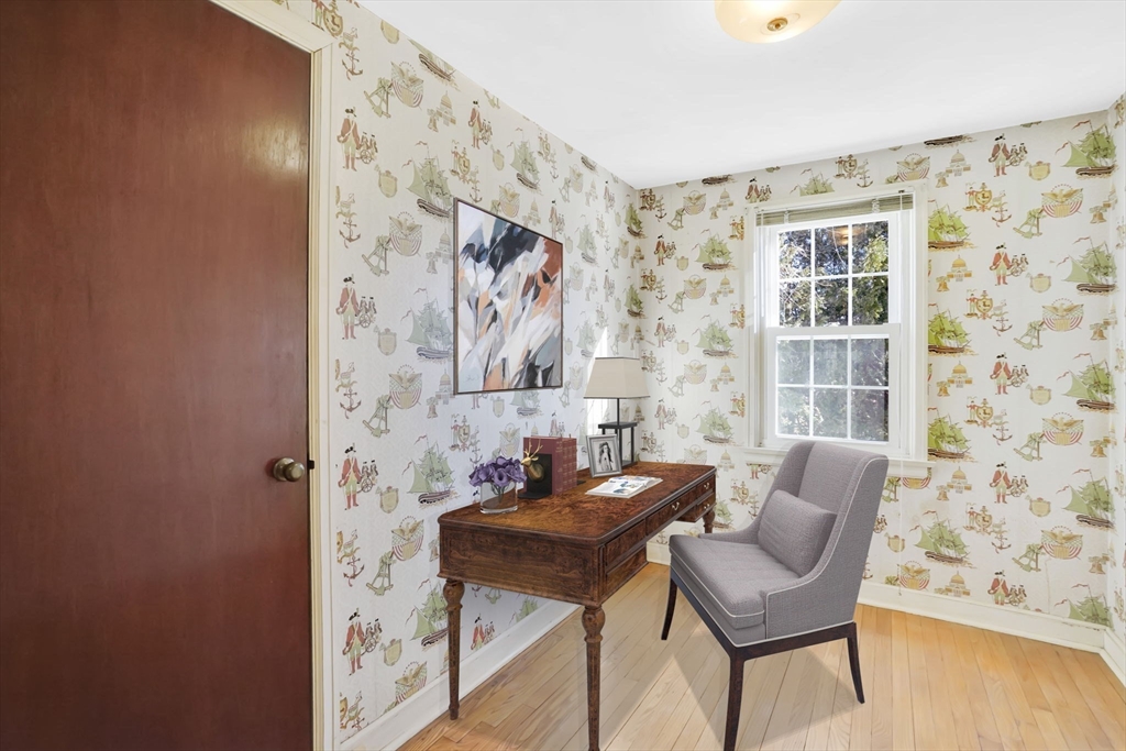 865 South Branch Parkway Springfield, MA 01118 - Photo 27 of 35 a balcony with couch and a potted plant
