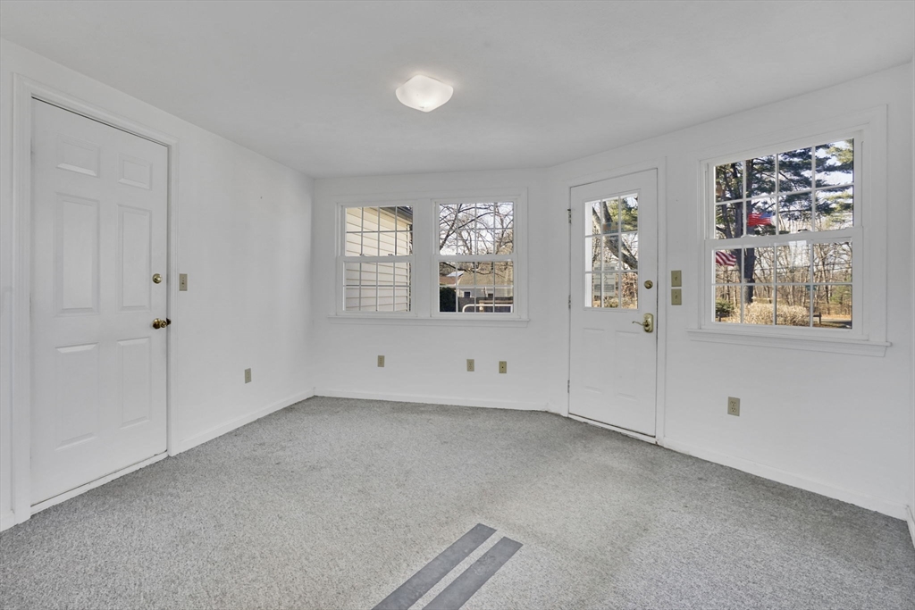 865 South Branch Parkway Springfield, MA 01118 - Photo 4 of 35 a view of empty room with window