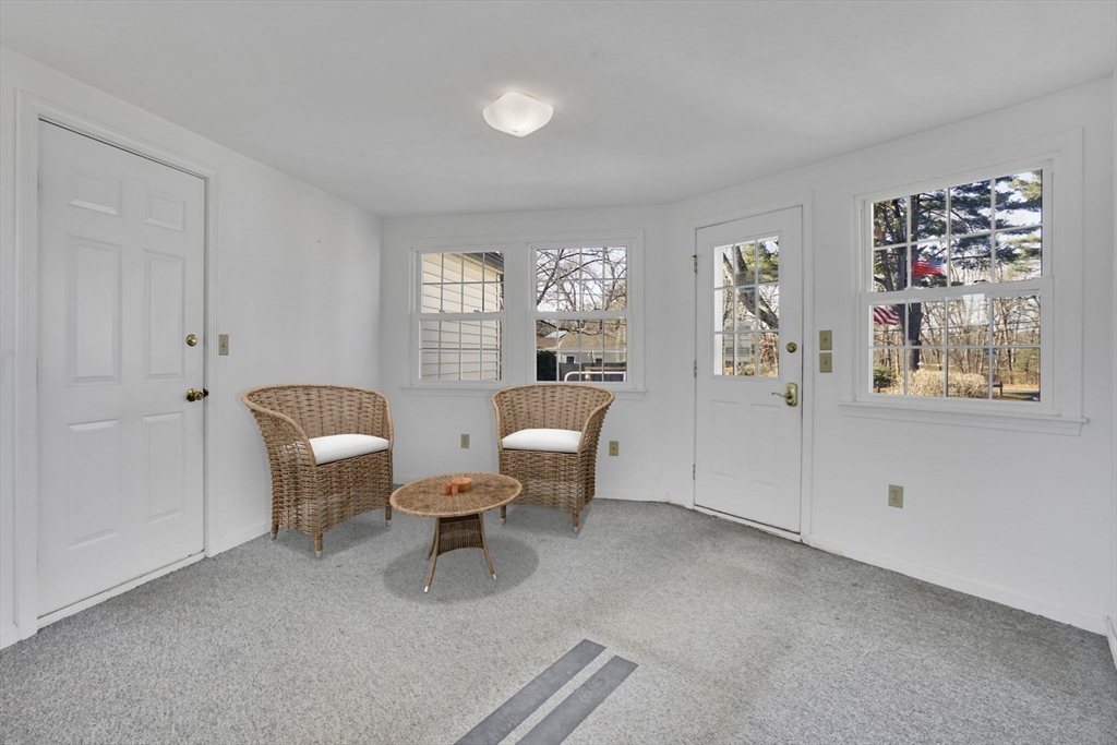 865 South Branch Parkway Springfield, MA 01118 - Photo 5 of 35 a living room with furniture and window