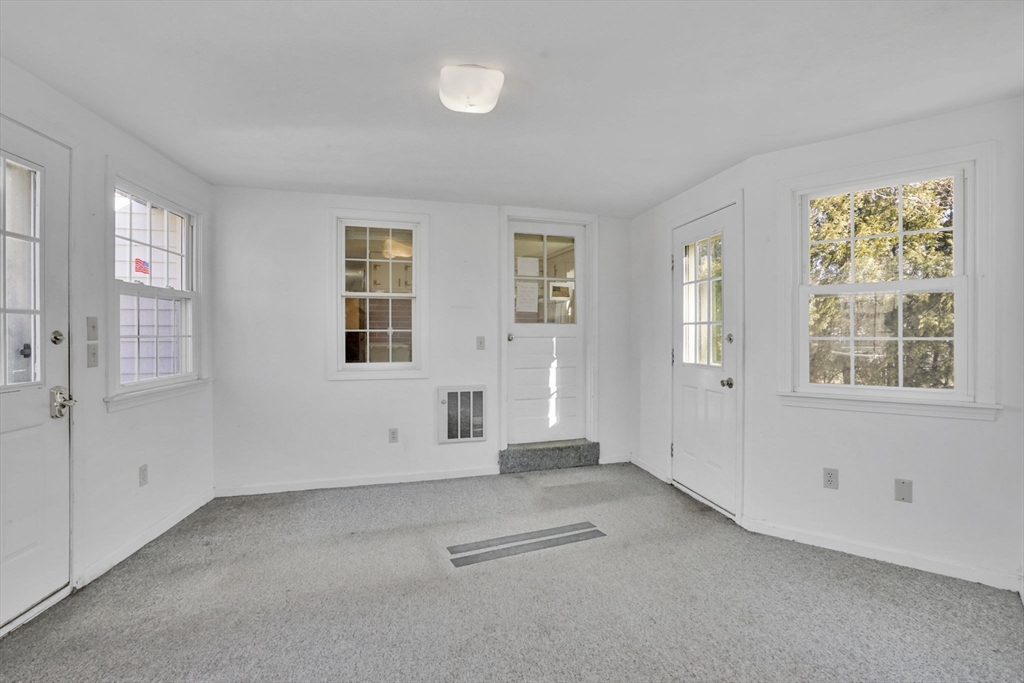 865 South Branch Parkway Springfield, MA 01118 - Photo 6 of 35 a view of an empty room with a window