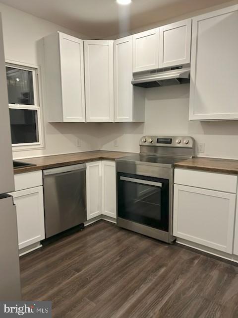 19402 Old Dans Rock Road Southwest Frostburg, MD 21532 - Photo 11 of 25 Modern kitchen with sleek finishes.