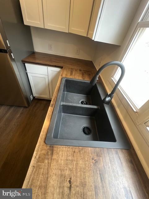 19402 Old Dans Rock Road Southwest Frostburg, MD 21532 - Photo 12 of 25 Sleek kitchen sink with modern finishes.
