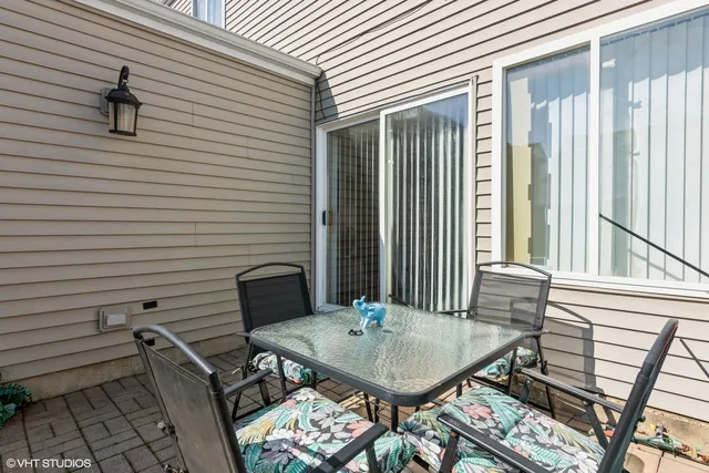 $285,000 | 120 Presidential Boulevard, Oswego, IL 60543