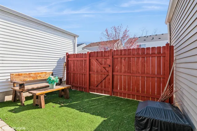 $285,000 | 120 Presidential Boulevard, Oswego, IL 60543