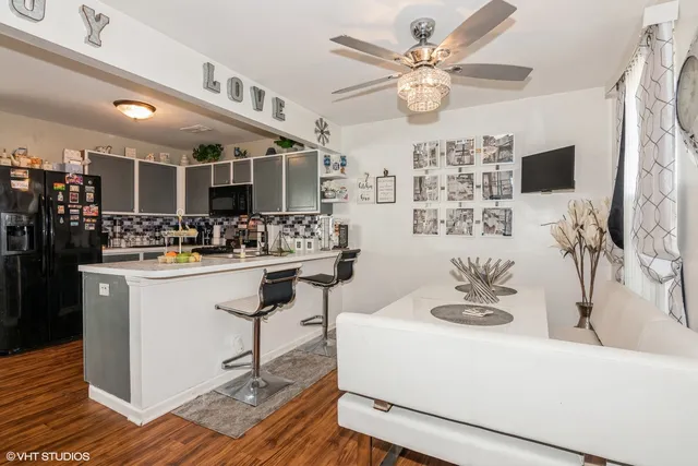 $285,000 | 120 Presidential Boulevard, Oswego, IL 60543