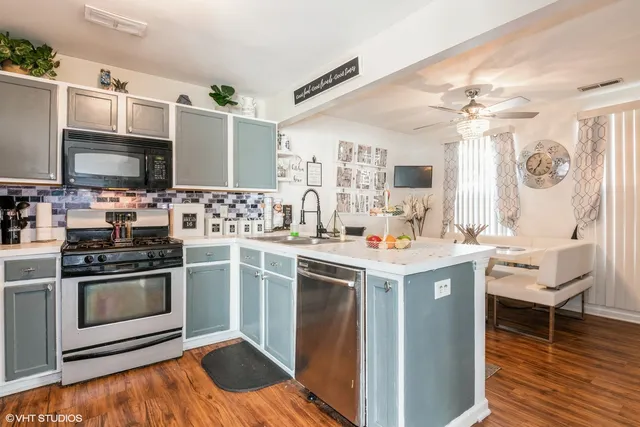 $285,000 | 120 Presidential Boulevard, Oswego, IL 60543