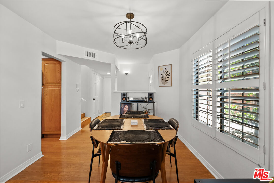 18435 Keswick Street, Unit 8 Reseda, CA 91335 - Photo 5 of 42