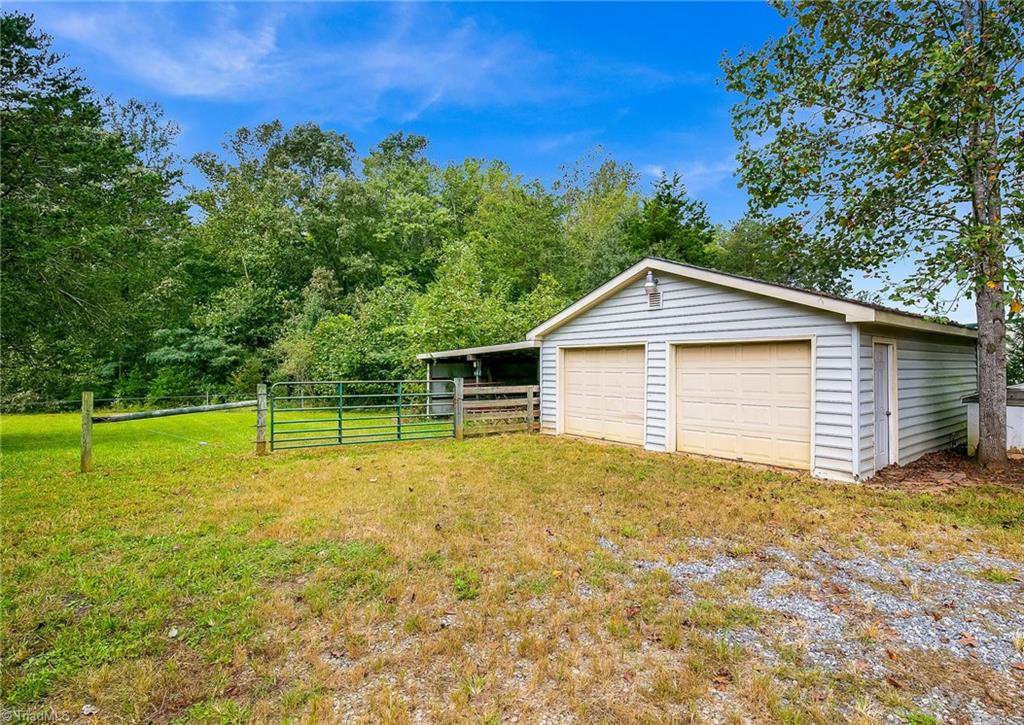 7615 Strawberry Road Summerfield, NC 27358 - Photo 29 of 30