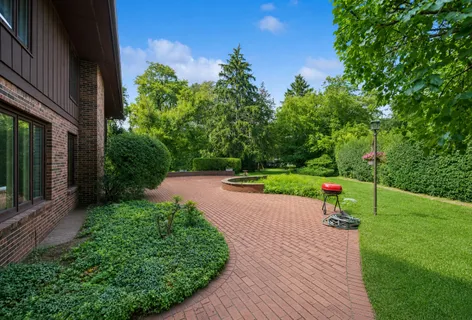 $1,250,000 | 201 Aspen Lane, Highland Park, IL 60035