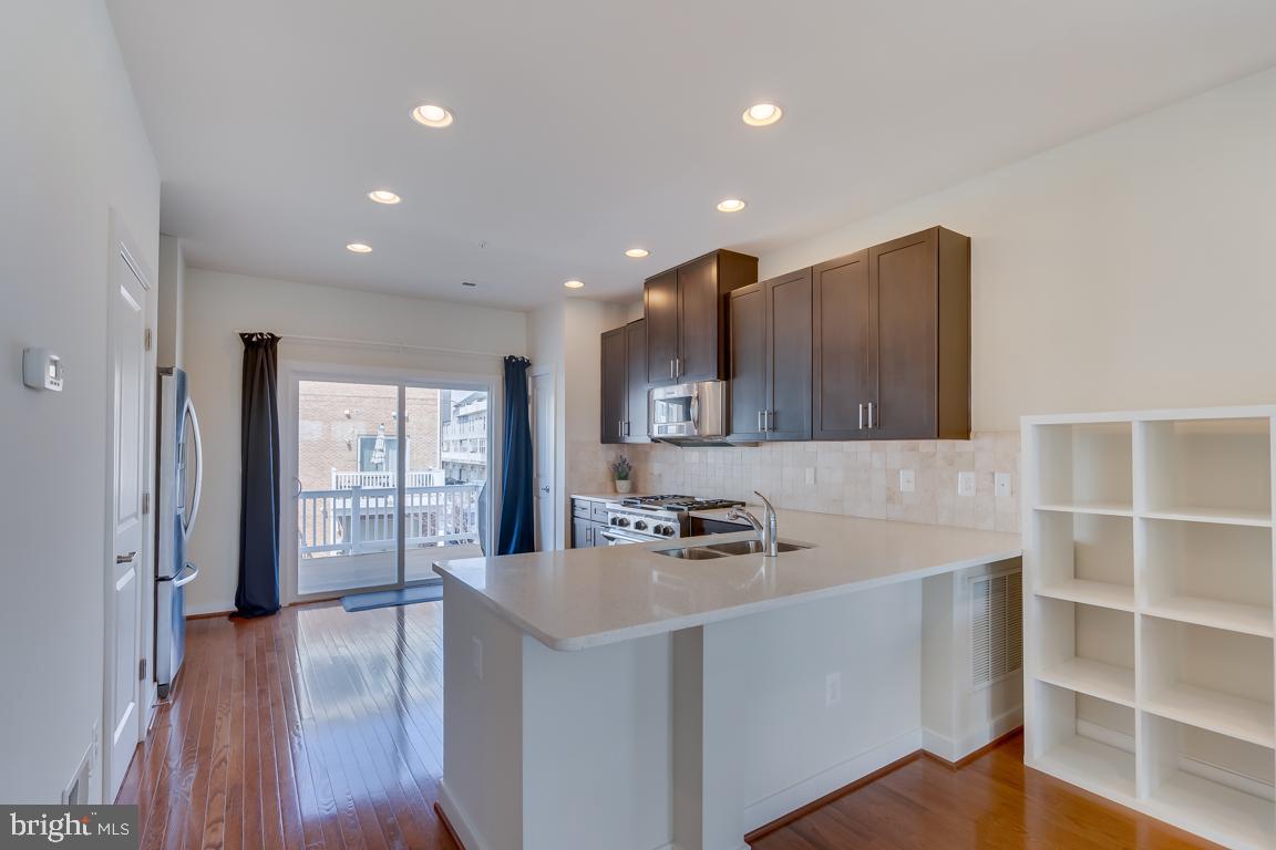 211 Decoverly Drive Gaithersburg, MD 20878 - Photo 11 of 34