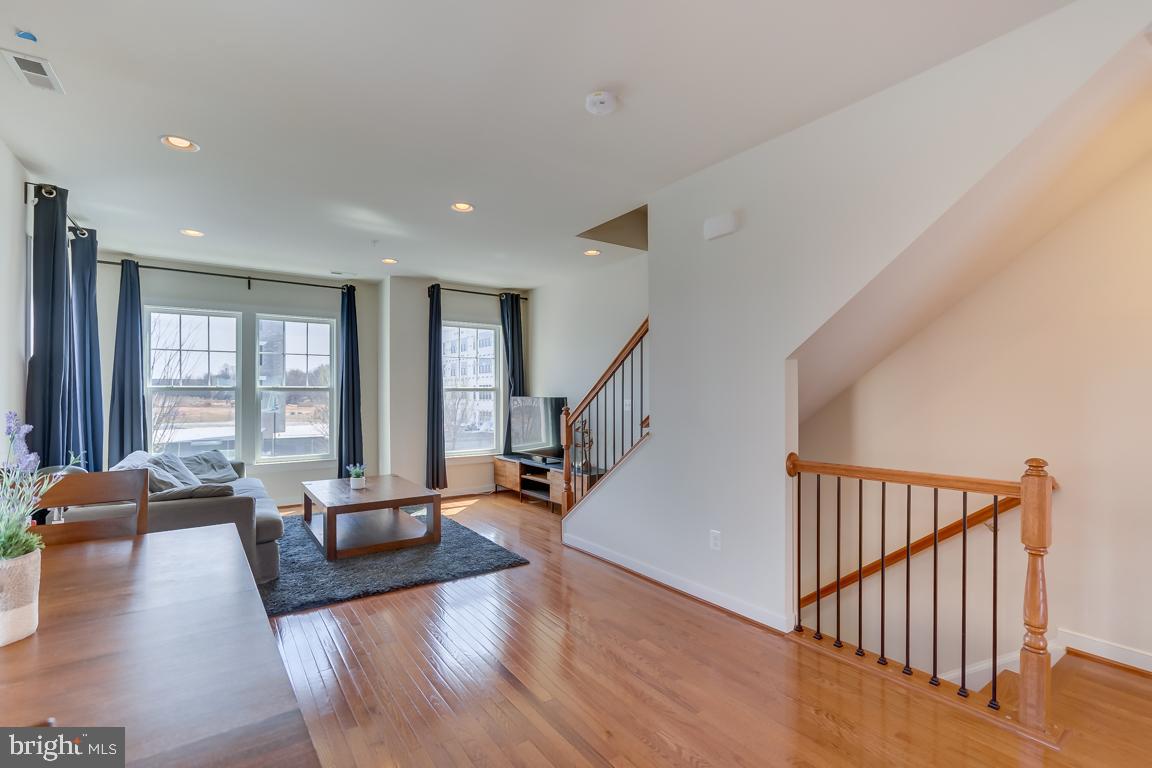 211 Decoverly Drive Gaithersburg, MD 20878 - Photo 12 of 34