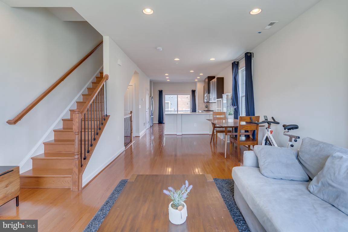 211 Decoverly Drive Gaithersburg, MD 20878 - Photo 14 of 34