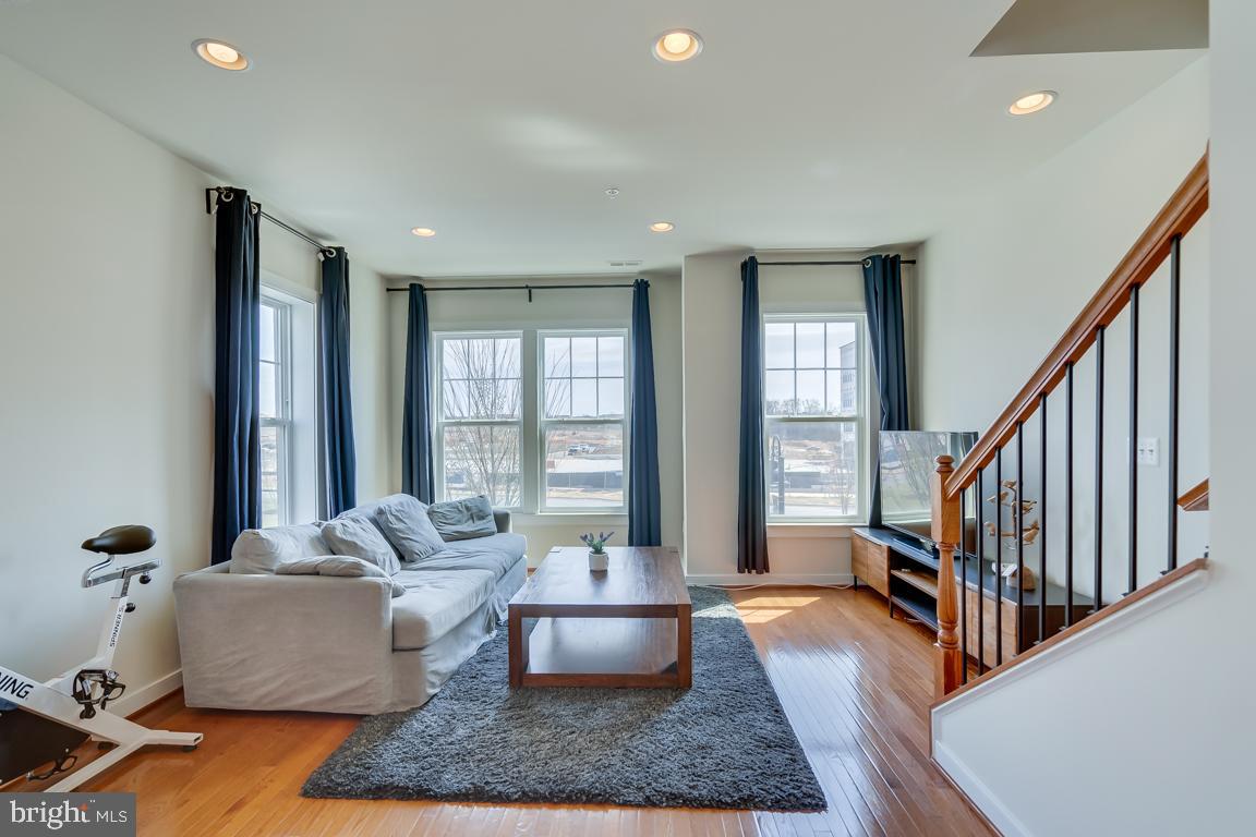 211 Decoverly Drive Gaithersburg, MD 20878 - Photo 15 of 34