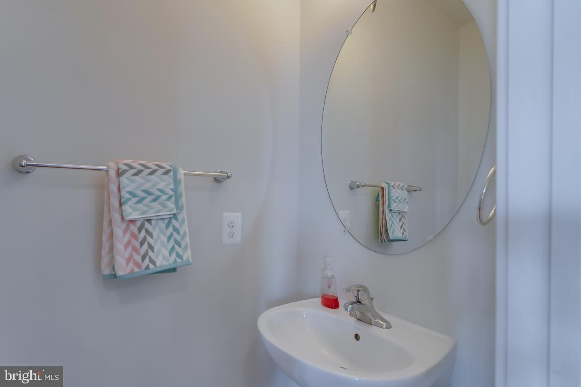 211 Decoverly Drive Gaithersburg, MD 20878 - Photo 25 of 34