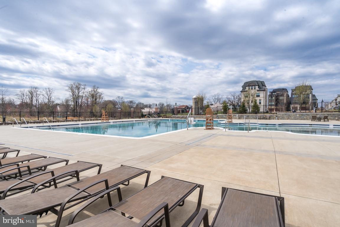 211 Decoverly Drive Gaithersburg, MD 20878 - Photo 29 of 34