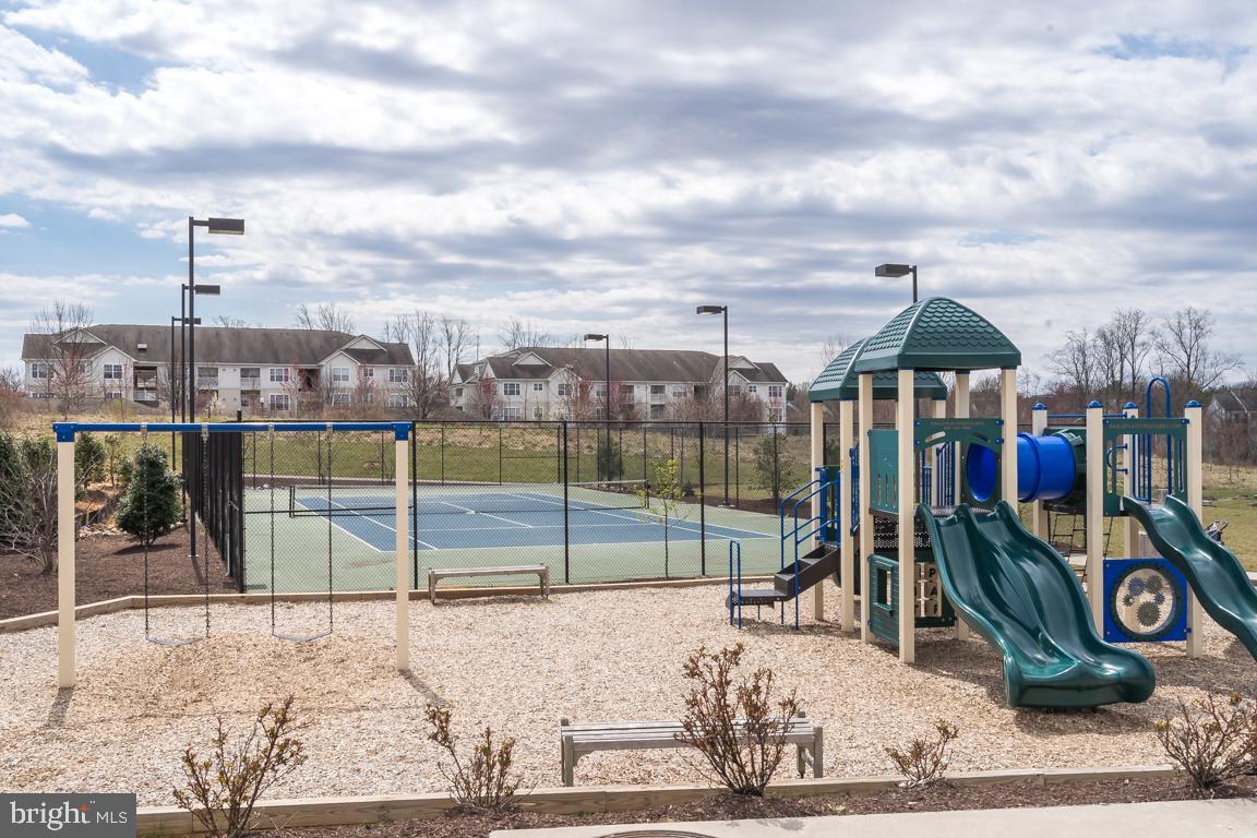 211 Decoverly Drive Gaithersburg, MD 20878 - Photo 31 of 34