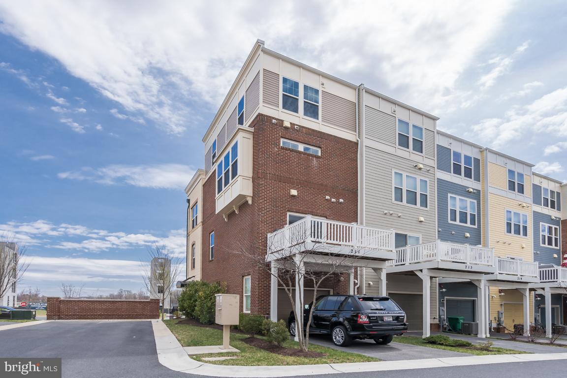 211 Decoverly Drive Gaithersburg, MD 20878 - Photo 4 of 34