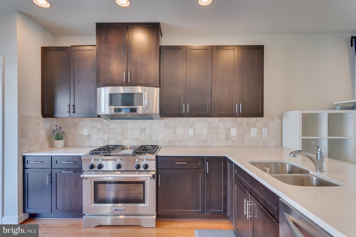 211 Decoverly Drive Gaithersburg, MD 20878 - Photo 7 of 34