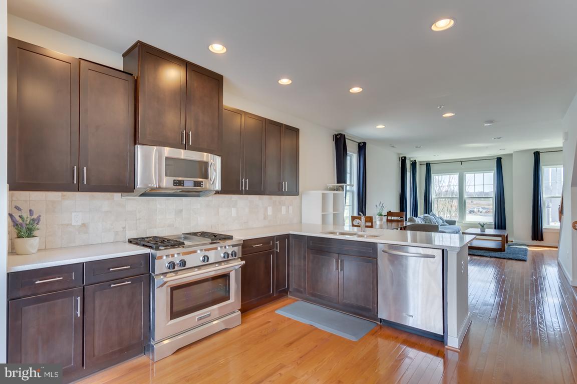 211 Decoverly Drive Gaithersburg, MD 20878 - Photo 8 of 34