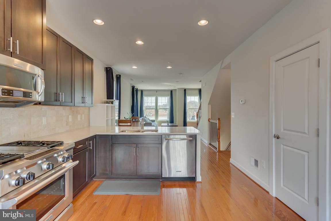 211 Decoverly Drive Gaithersburg, MD 20878 - Photo 9 of 34