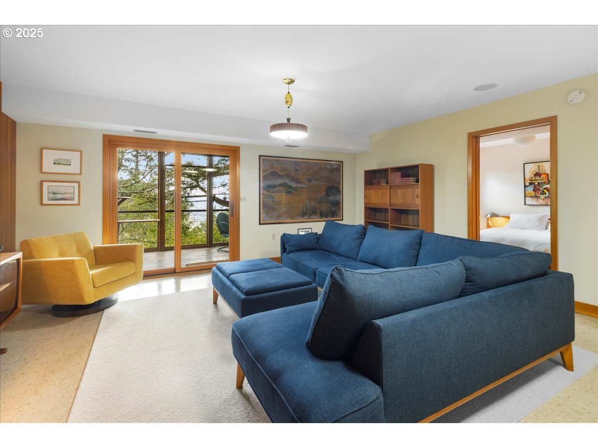3336 Southwest Fairmount Lane Portland, OR 97239 - Photo 35 of 40 Family Room