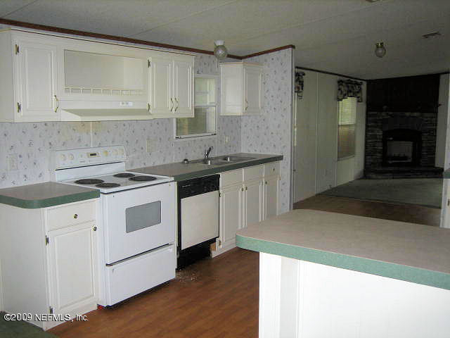 2252 Longreene Road North Jacksonville, FL 32218 - Photo 7 of 14 Kitchen