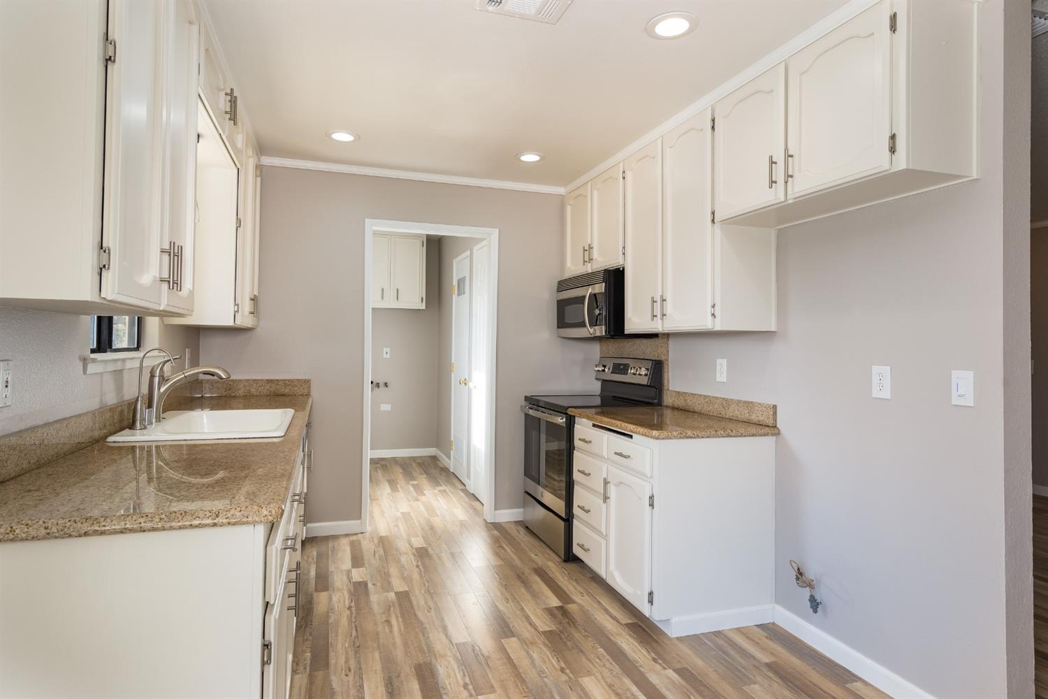 40733 Big Oak Flat Road North Oakhurst, CA 93644 - Photo 13 of 37