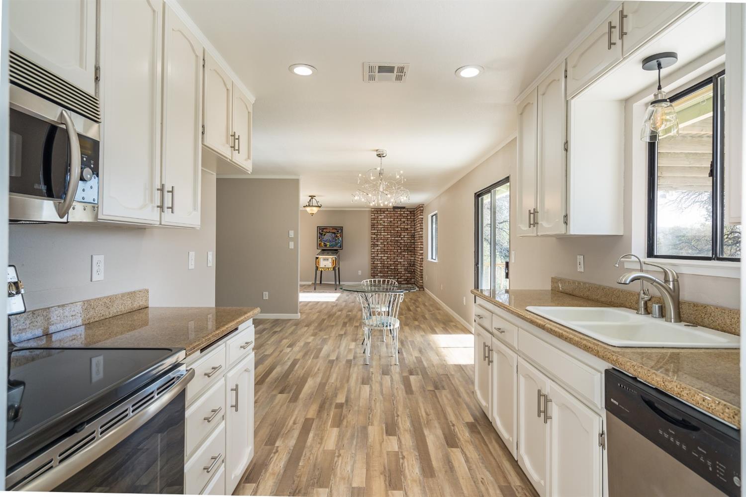 40733 Big Oak Flat Road North Oakhurst, CA 93644 - Photo 14 of 37