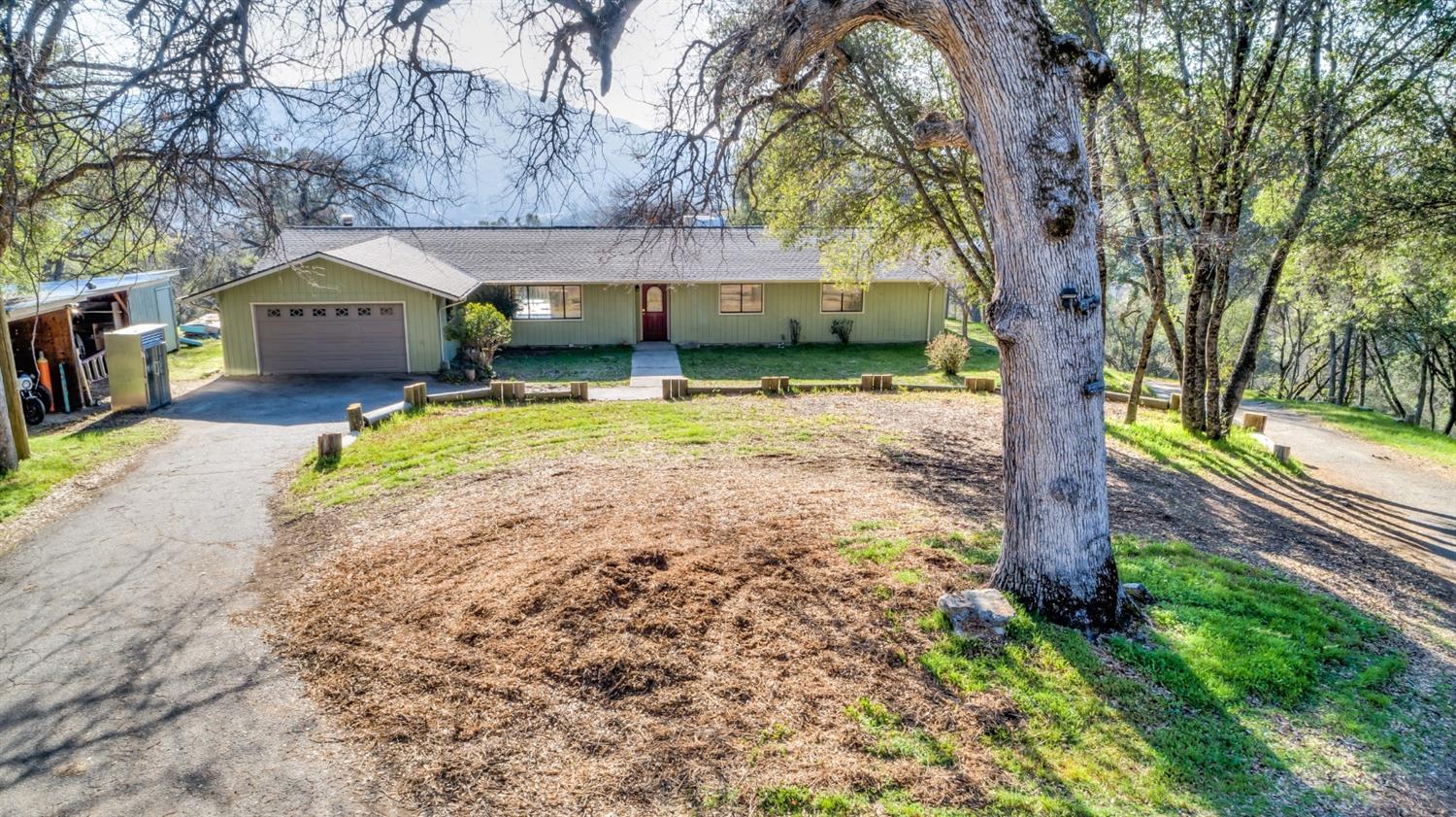 40733 Big Oak Flat Road North Oakhurst, CA 93644 - Photo 3 of 37