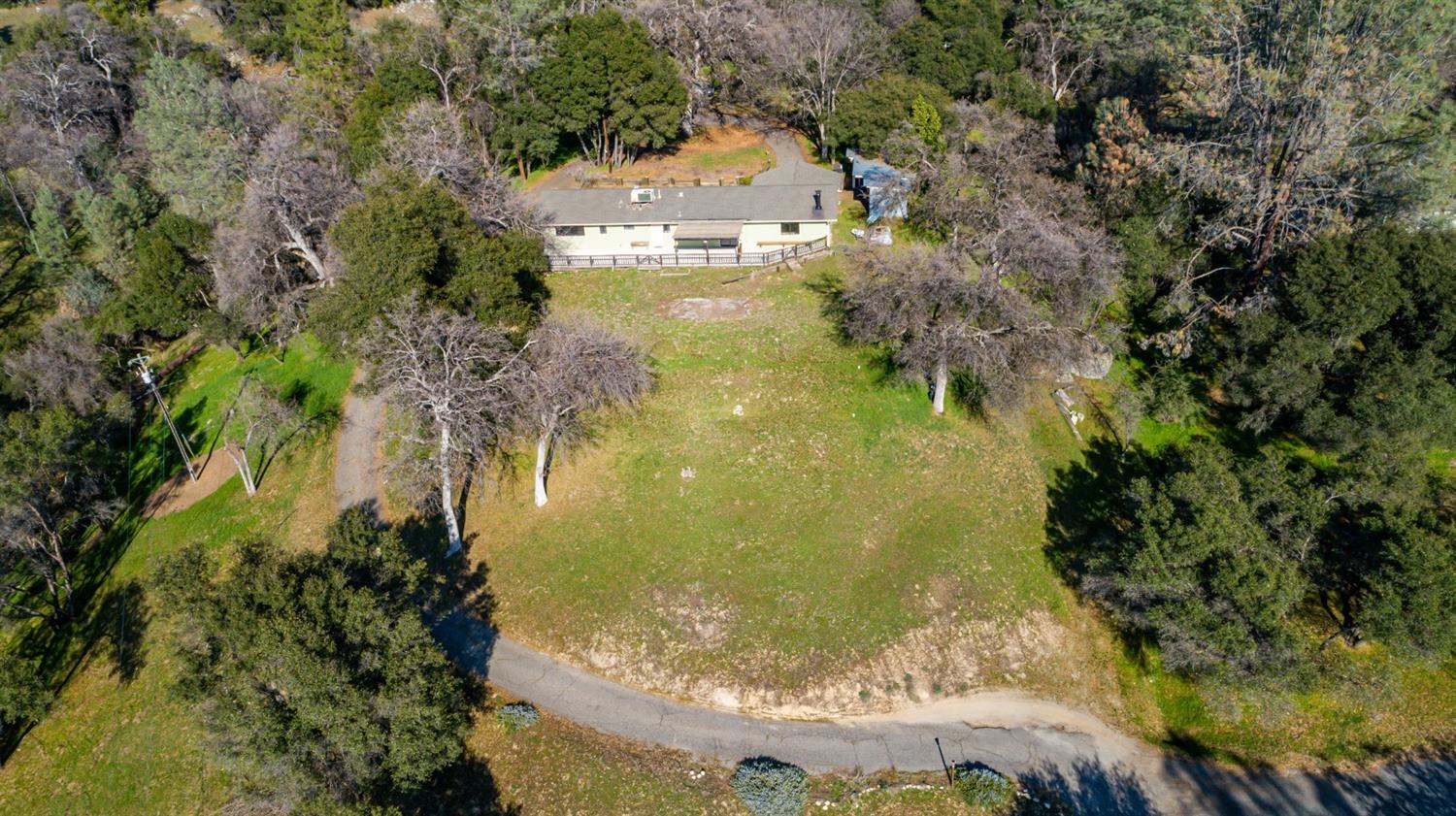 40733 Big Oak Flat Road North Oakhurst, CA 93644 - Photo 34 of 37