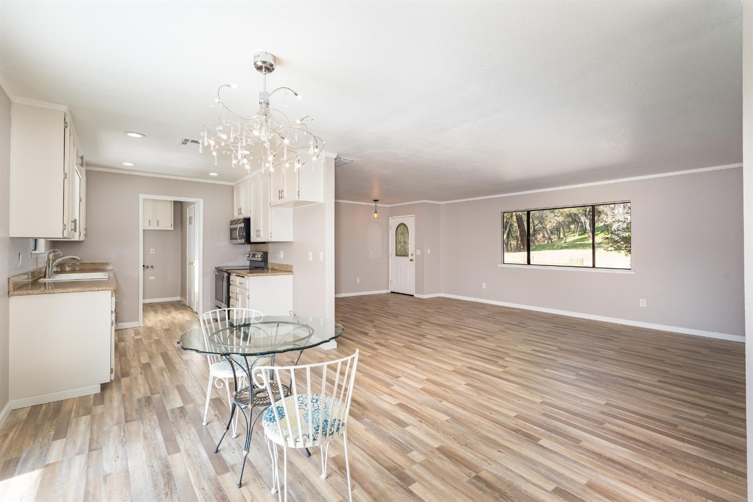 40733 Big Oak Flat Road North Oakhurst, CA 93644 - Photo 10 of 37