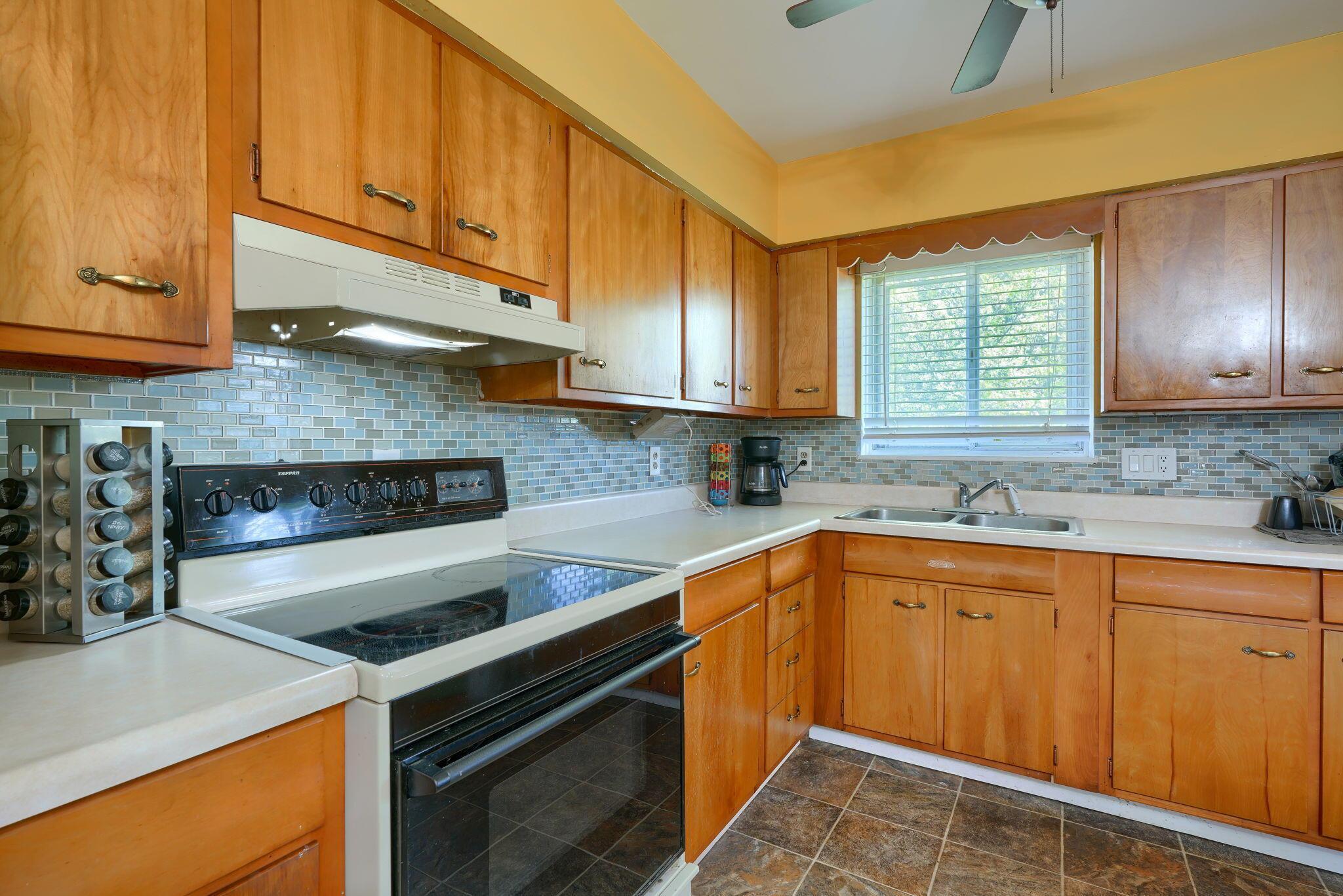 2493 East Howard Road Columbus, OH 43207 - Photo 13 of 39 2493 E Howard Rd (29)