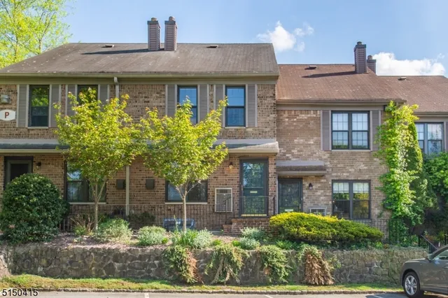 $415,000 | 181 Long Hill Road, Unit 2, Little Falls, NJ 07424