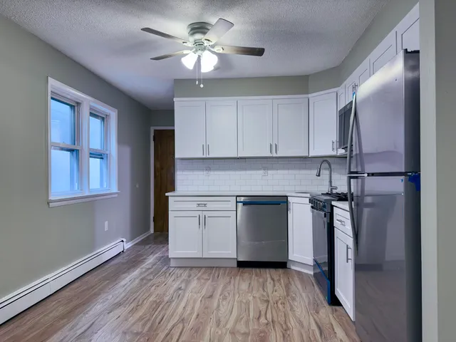 $2,000 | 340 Broadway, Unit 3L, Bayonne, NJ 07002