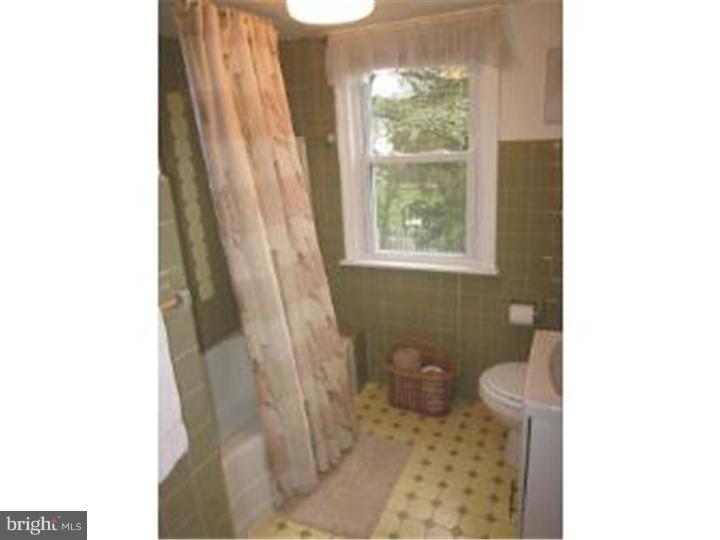 158 Scenic Road Springfield, PA 19064 - Photo 13 of 20 Bathroom