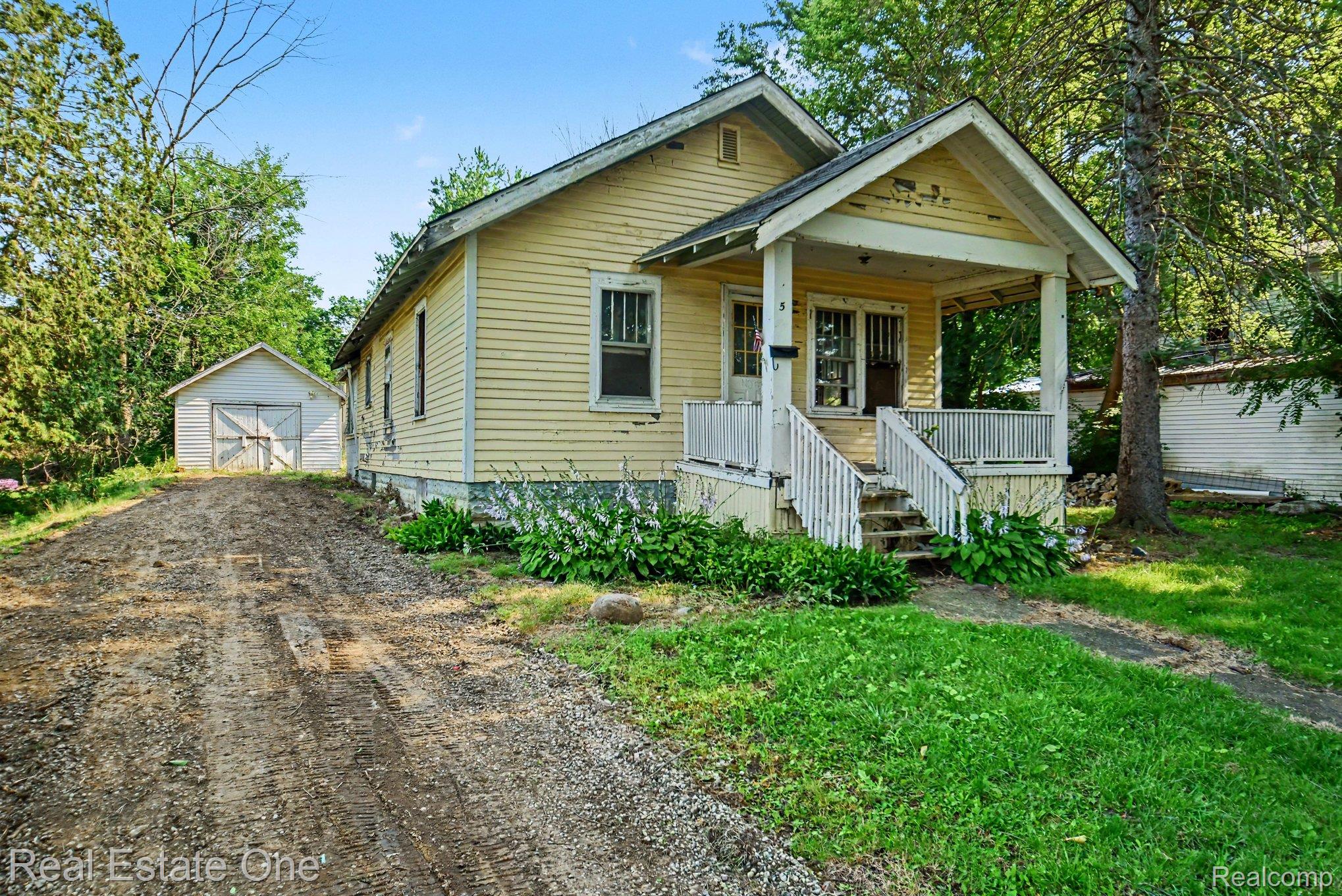 5 3rd Street Yale, MI 48097 - Photo 3 of 17 003_file_6513.jpg