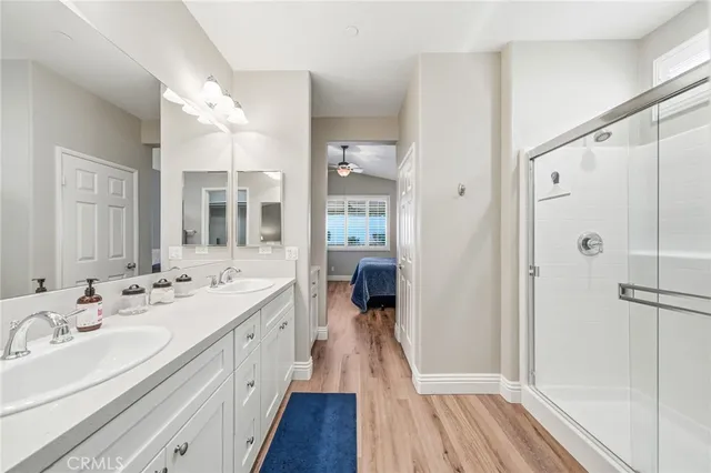 a en suite bathroom with a double vanity sink and a mirror